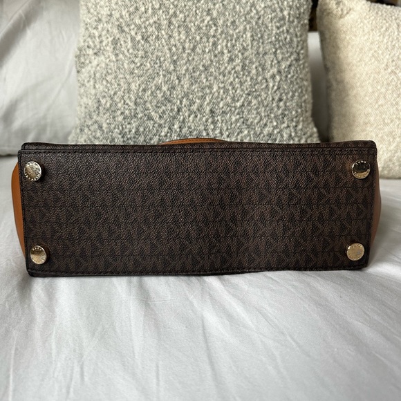 Michael Kors Ellis Signature Satchel Bag - Picture 3 of 10